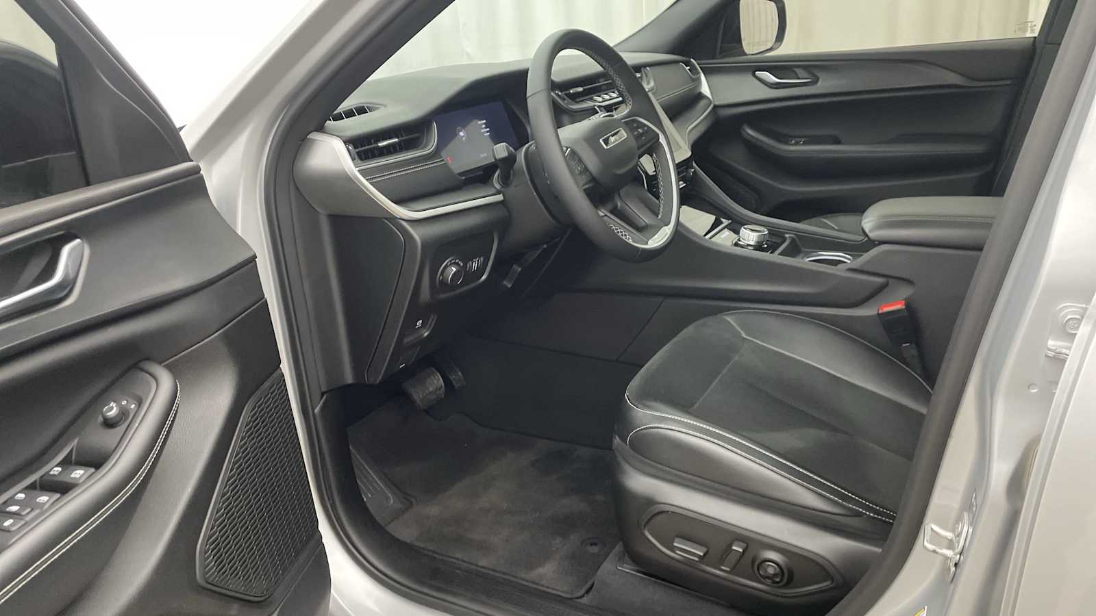 Thumbnail: 2024 Jeep Grand Cherokee - 2