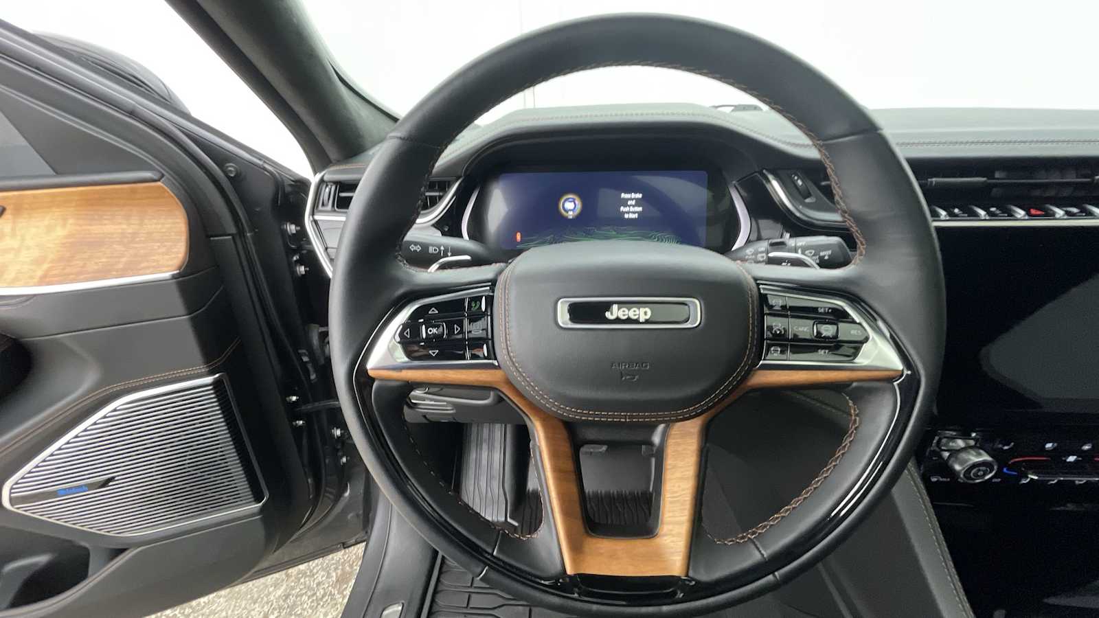 Thumbnail: 2023 Jeep Grand Cherokee - 14