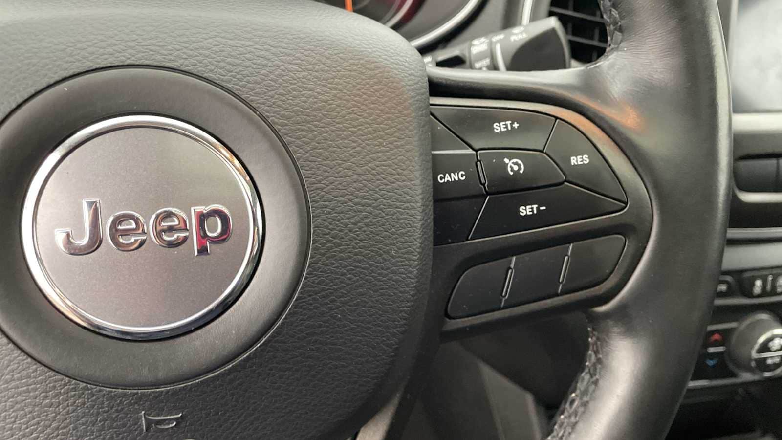 Thumbnail: 2020 Jeep Cherokee - 16