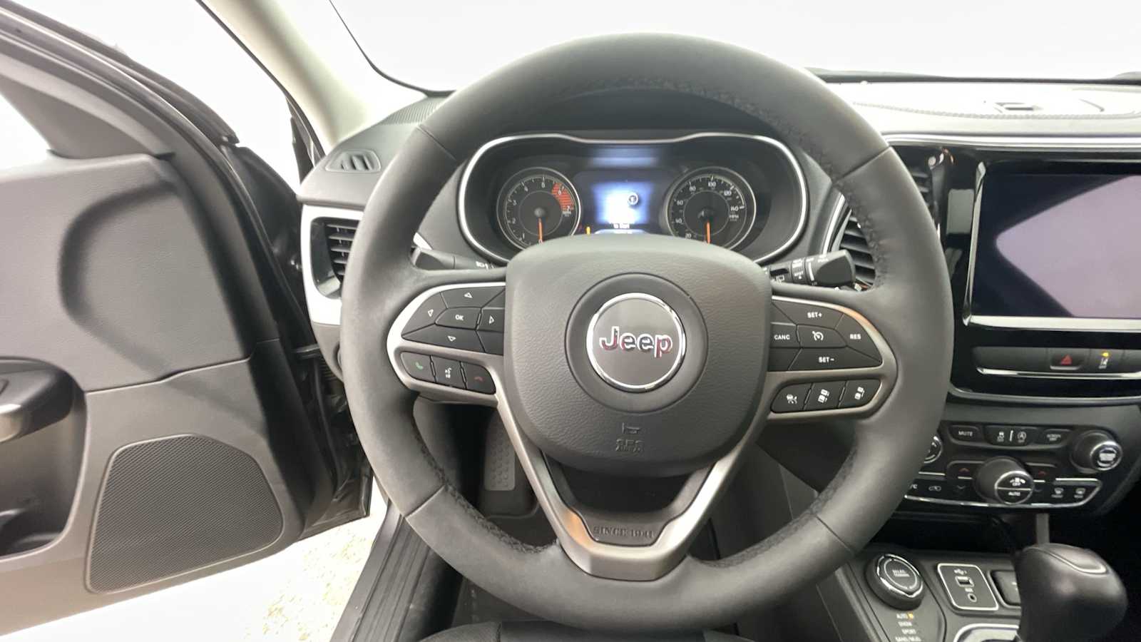 Thumbnail: 2022 Jeep Cherokee - 13