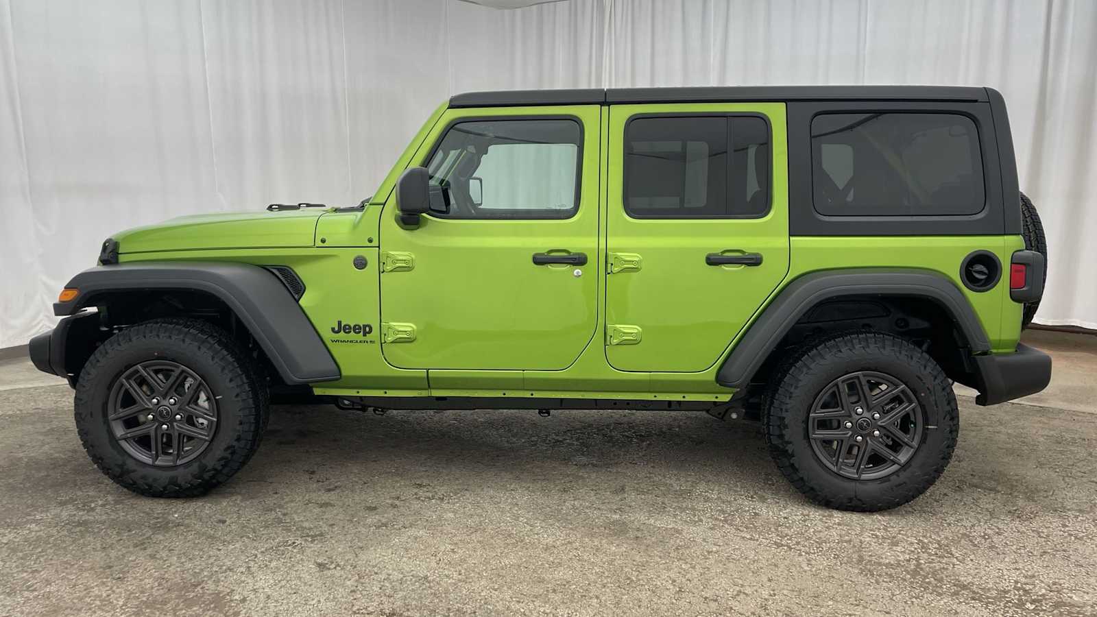 Thumbnail: 2026 Jeep Wrangler - 33