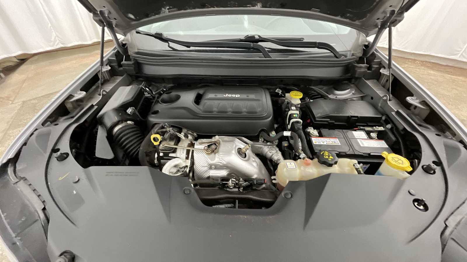 Thumbnail: 2019 Jeep Cherokee - 30