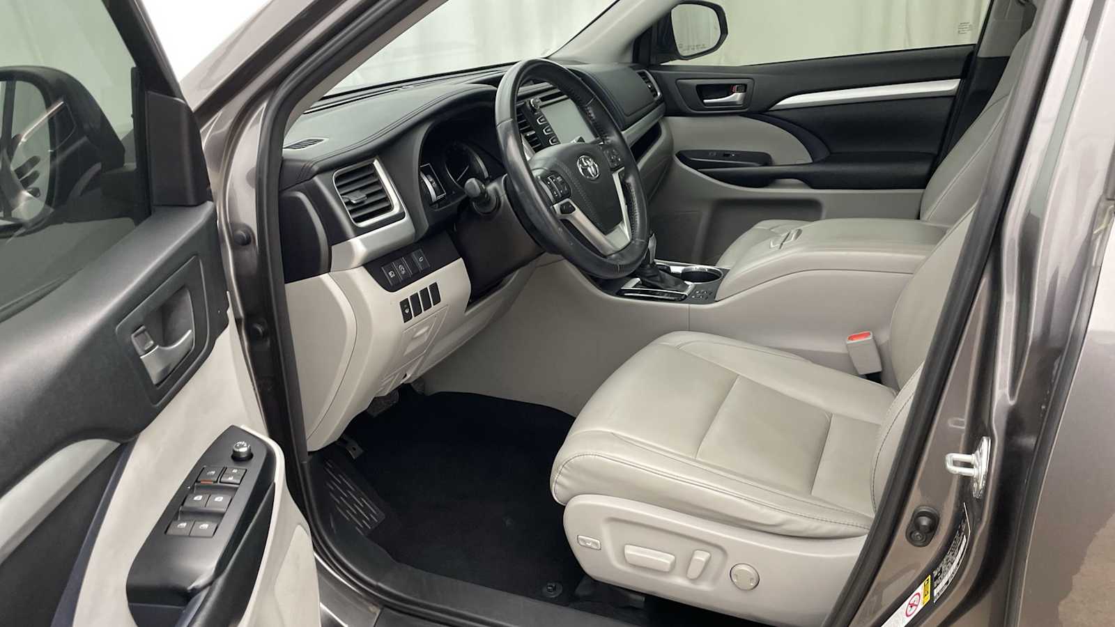 Thumbnail: 2018 Toyota Highlander - 2