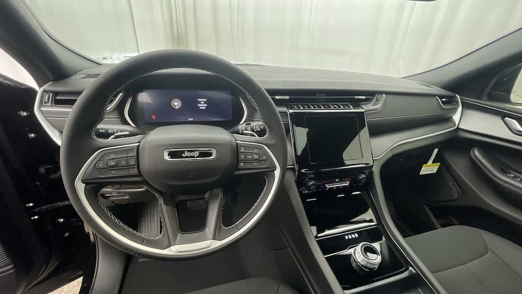 New 2025 Jeep Grand Cherokee L LAREDO X 4X4 Sport Utility