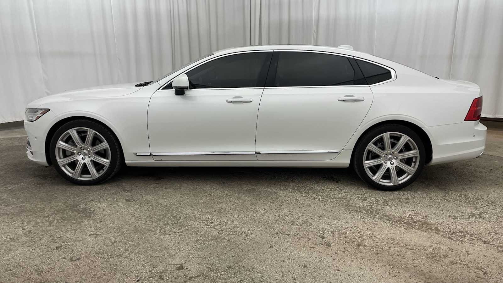 Thumbnail: 2018 Volvo S90 - 31