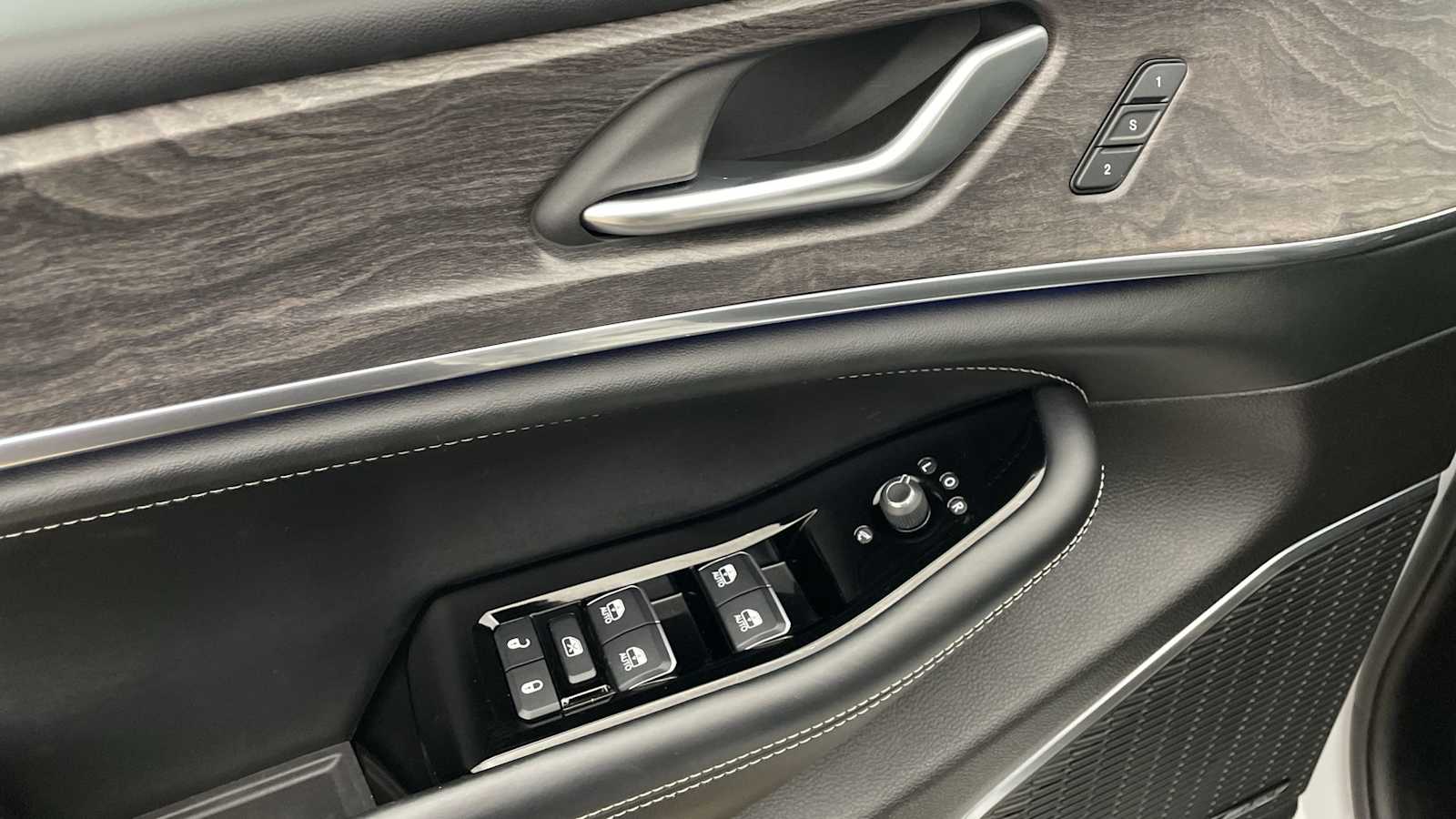 Thumbnail: 2023 Jeep Grand Cherokee - 7