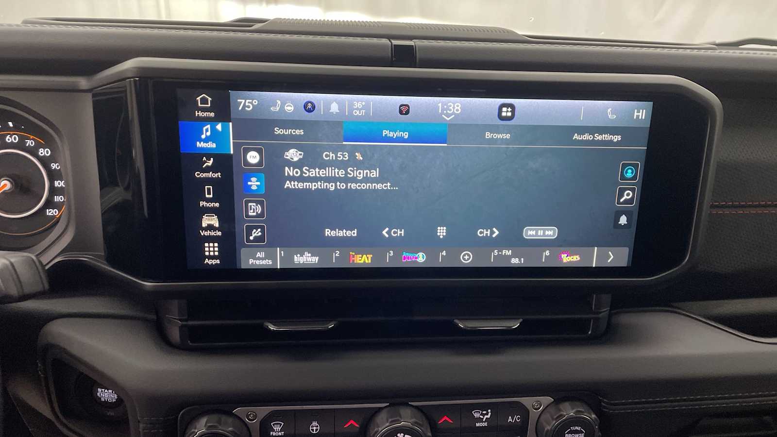 Thumbnail: 2025 Jeep Gladiator - 18