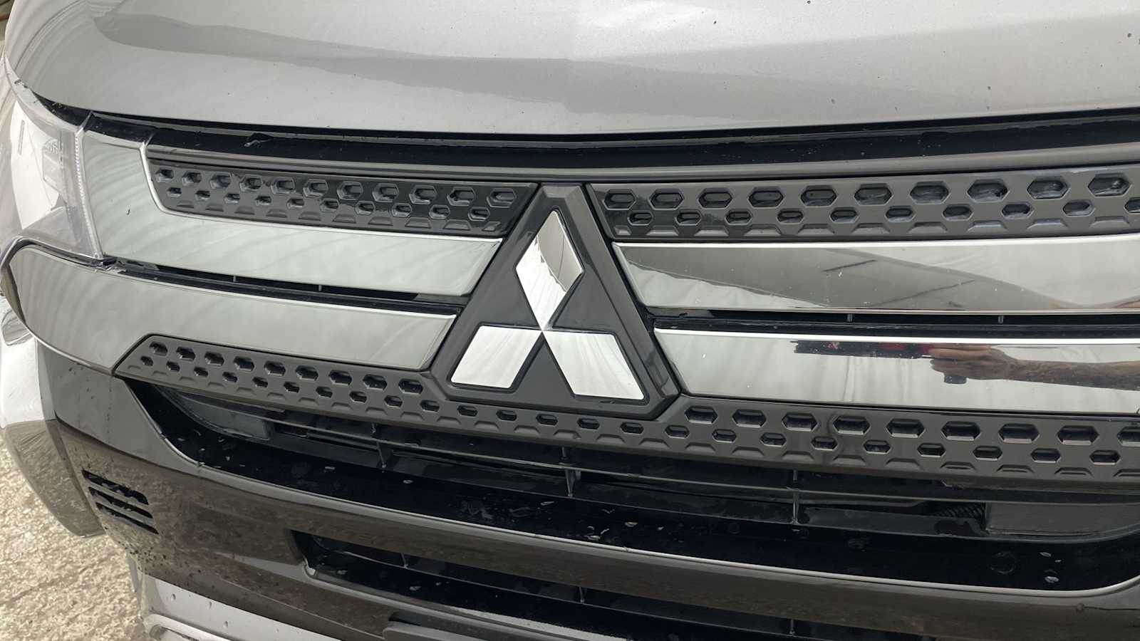 Thumbnail: 2022 Mitsubishi Outlander - 36