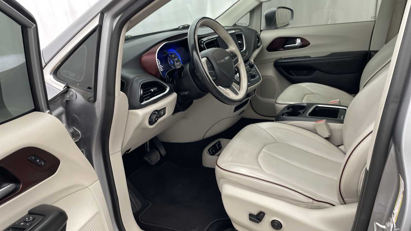 Used 2019 Chrysler Pacifica Limited with VIN 2C4RC1GG0KR552484 for sale in Great Falls, MT