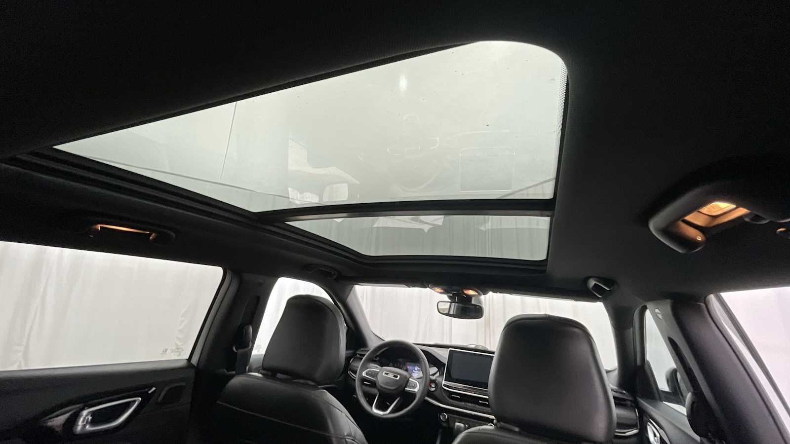 Thumbnail: 2023 Jeep Compass - 11