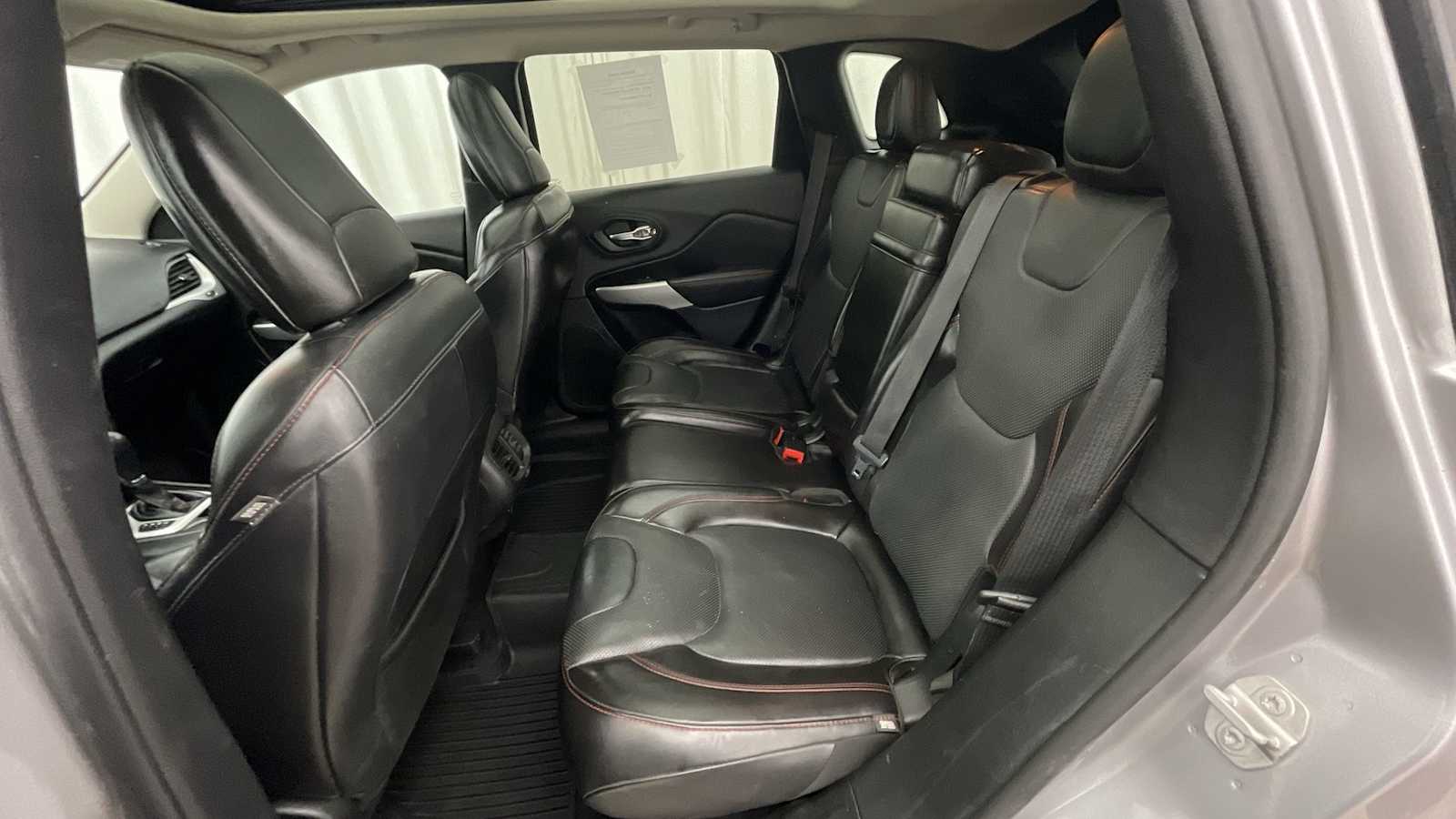 Thumbnail: 2018 Jeep Cherokee - 10