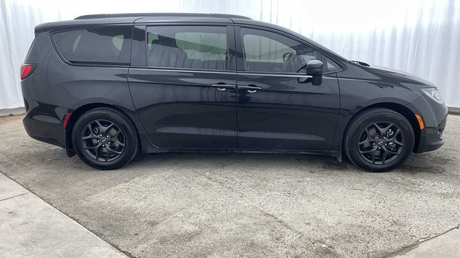 Thumbnail: 2019 Chrysler Pacifica - 34