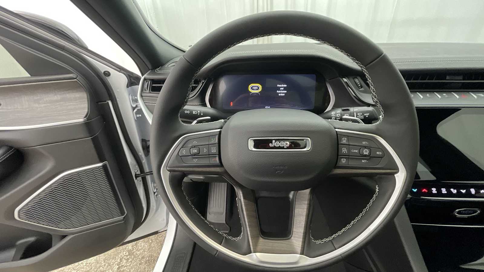 Thumbnail: 2026 Jeep Grand Cherokee L - 15