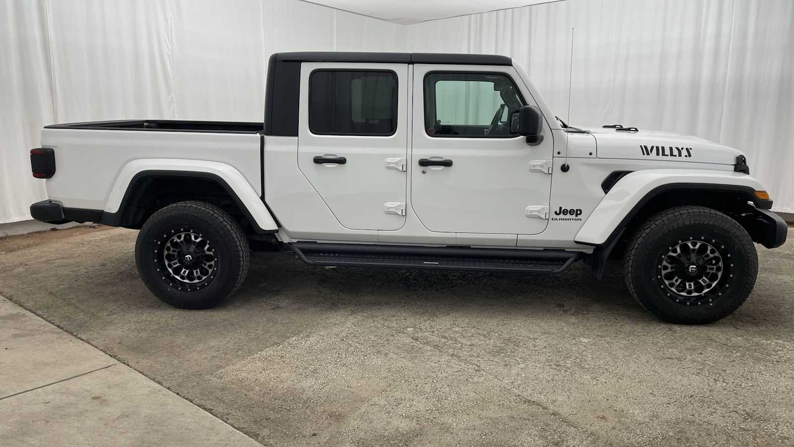 Thumbnail: 2023 Jeep Gladiator - 35