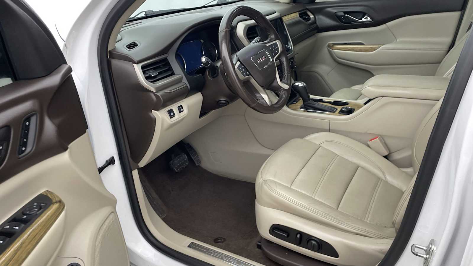 Thumbnail: 2017 GMC Acadia - 2