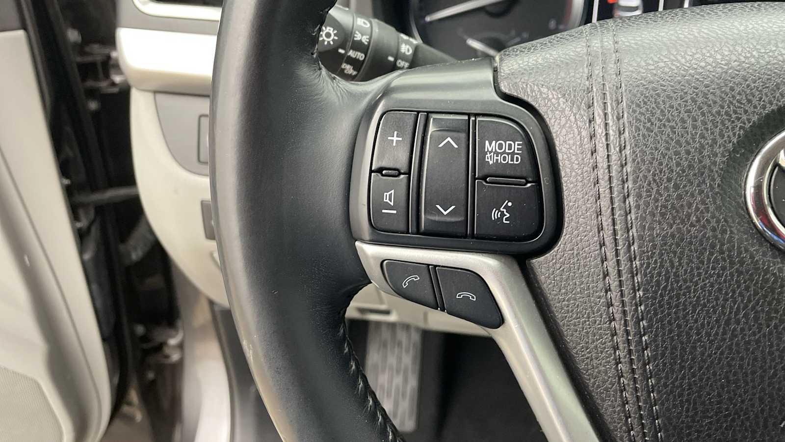 Thumbnail: 2018 Toyota Highlander - 15