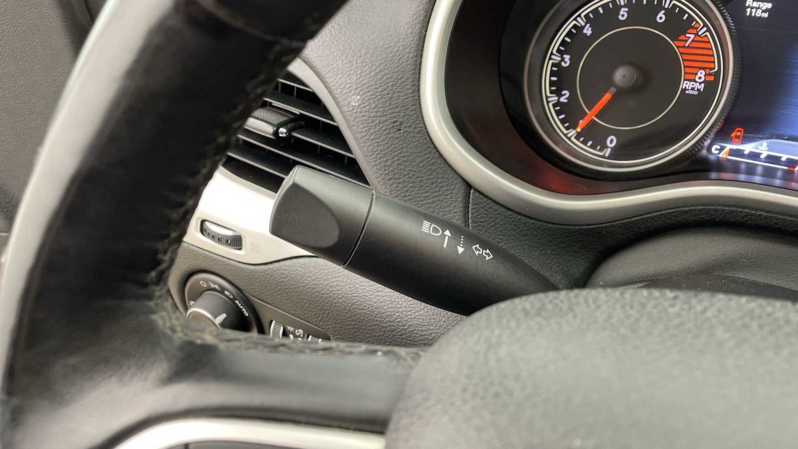 Thumbnail: 2018 Jeep Cherokee - 18