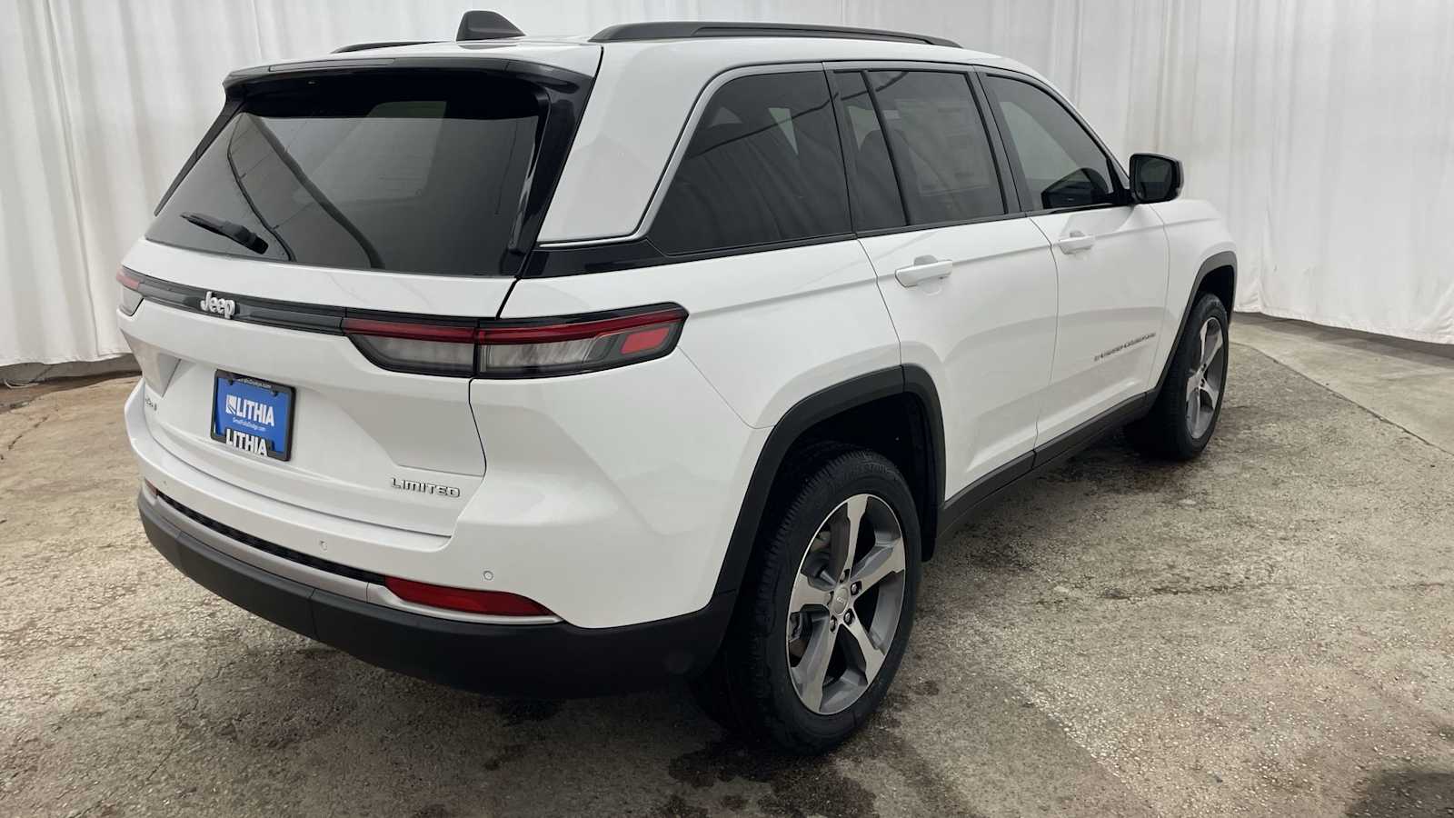 Thumbnail: 2026 Jeep Grand Cherokee - 36