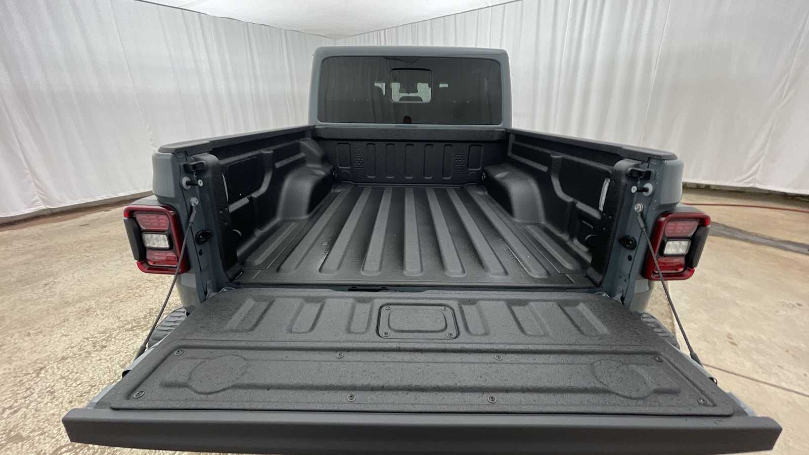 Thumbnail: 2025 Jeep Gladiator - 30