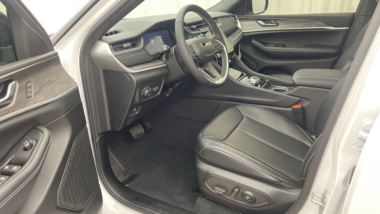 Thumbnail: 2025 Jeep Grand Cherokee - 2