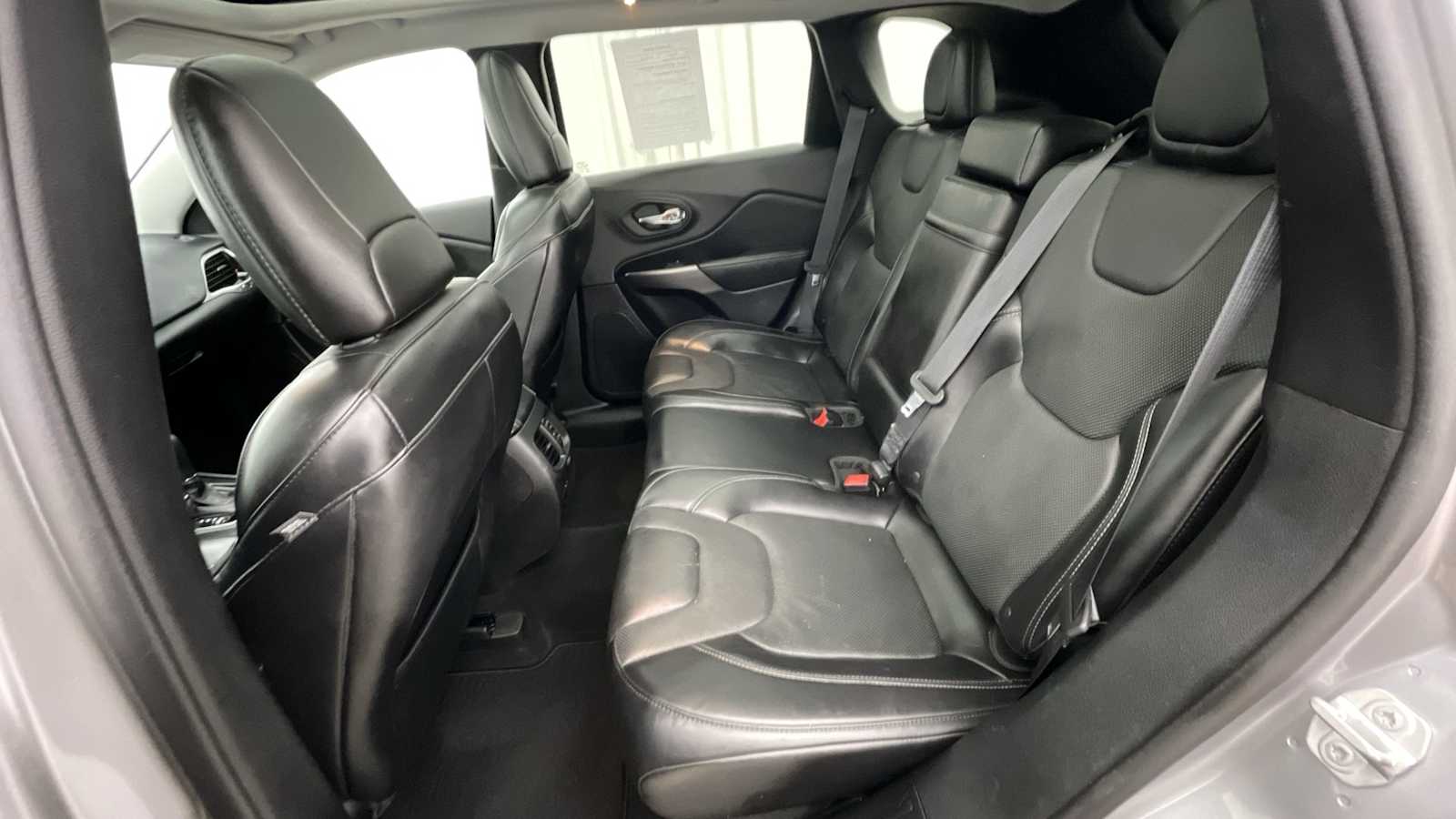 Thumbnail: 2019 Jeep Cherokee - 10