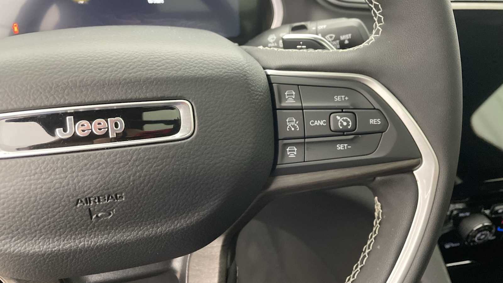 Thumbnail: 2025 Jeep Grand Cherokee - 17