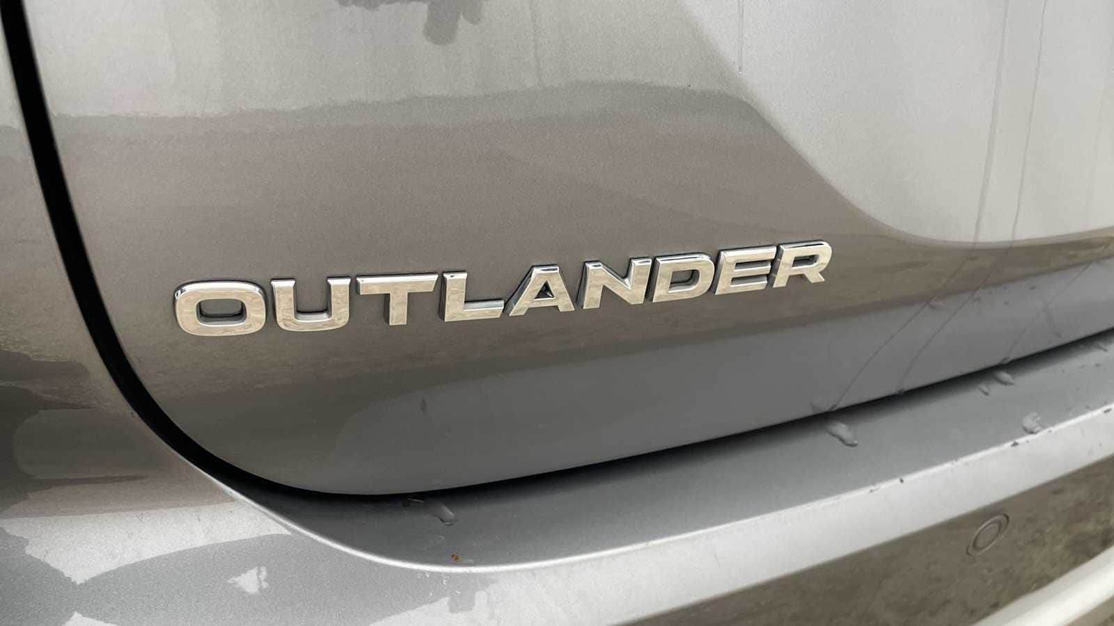 Thumbnail: 2023 Mitsubishi Outlander - 39