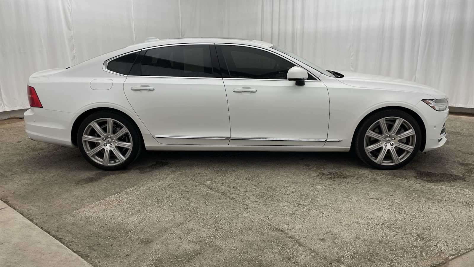 Thumbnail: 2018 Volvo S90 - 35