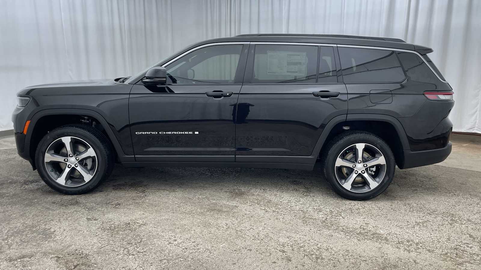 Thumbnail: 2026 Jeep Grand Cherokee L - 35