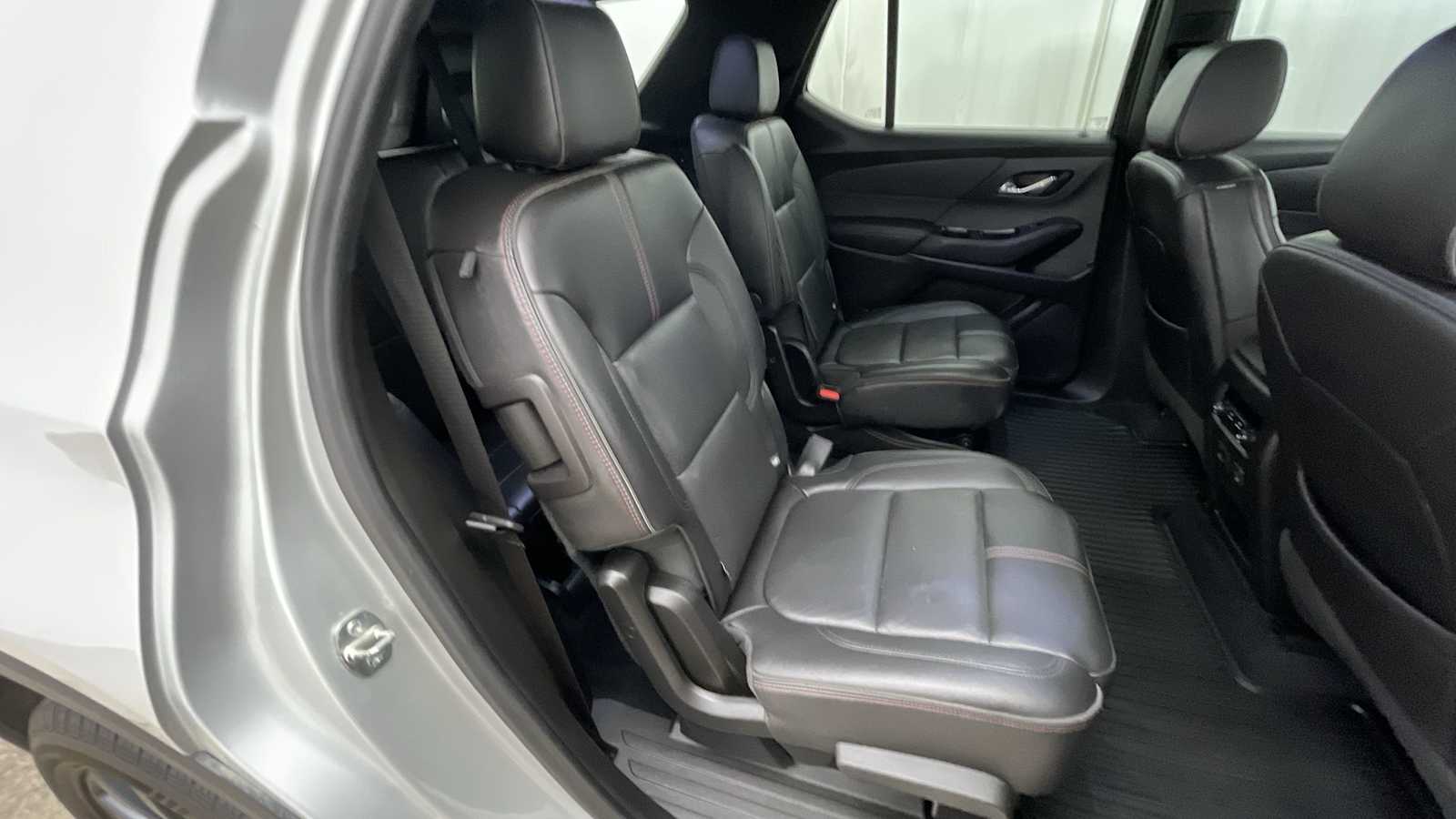 Thumbnail: 2022 Chevrolet Traverse - 9