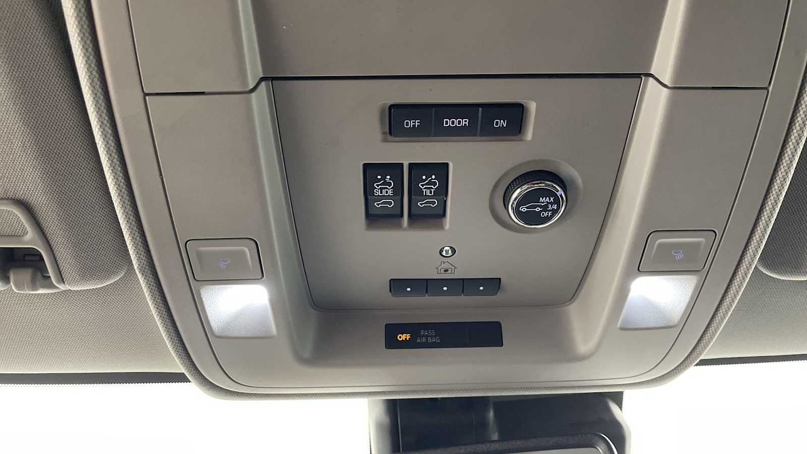 Thumbnail: 2019 Chevrolet Tahoe - 24