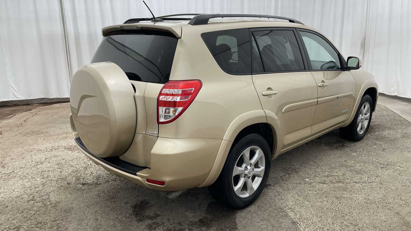 Thumbnail: 2012 Toyota RAV4 - 31