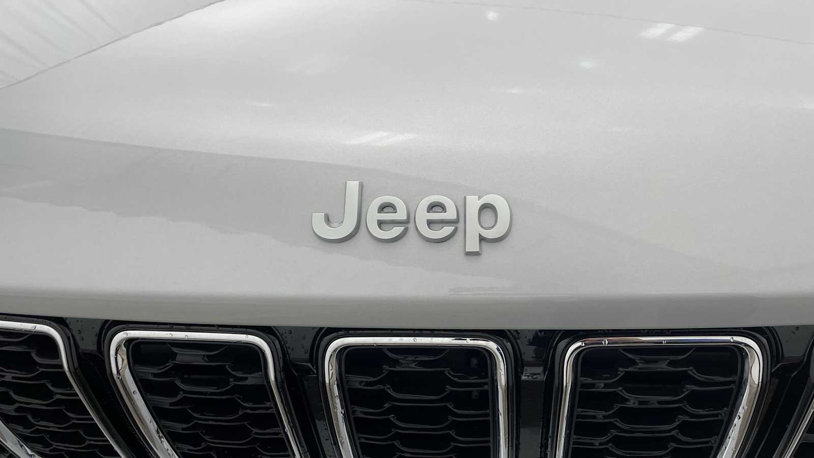 Thumbnail: 2025 Jeep Grand Cherokee - 42