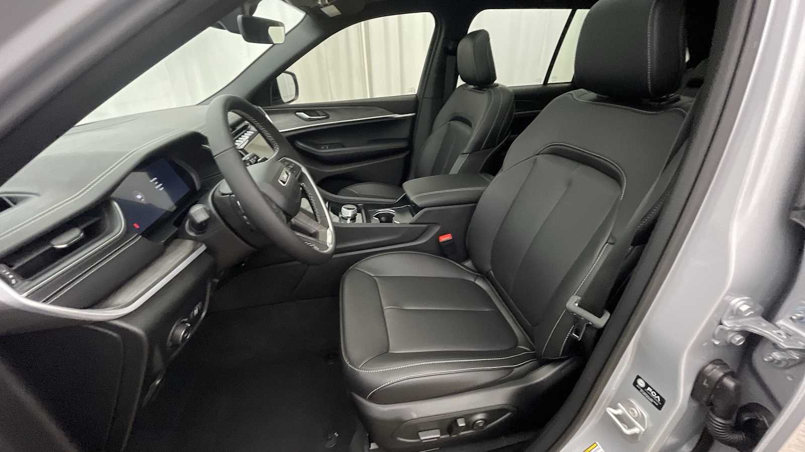 Thumbnail: 2025 Jeep Grand Cherokee - 6