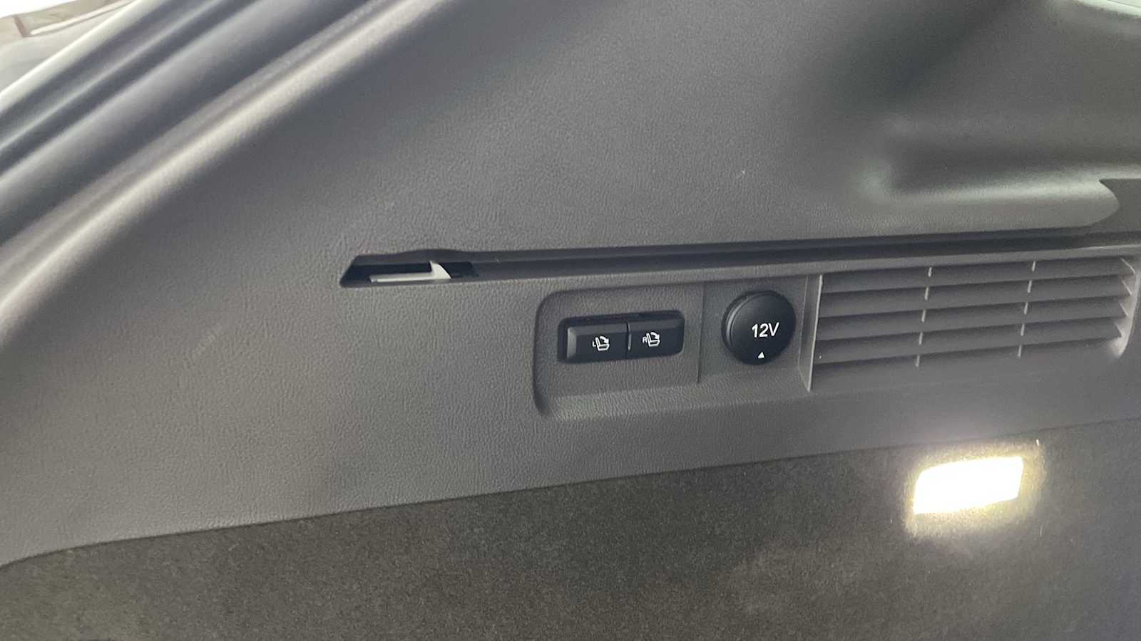 Thumbnail: 2019 Lincoln Nautilus - 28