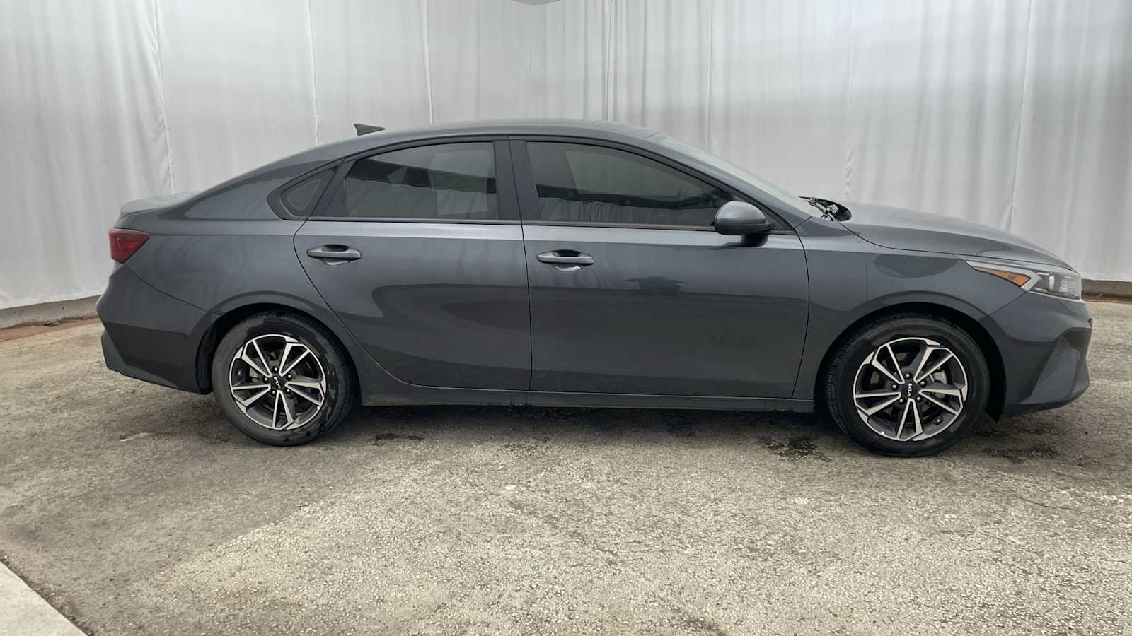 Thumbnail: 2022 Kia Forte - 29
