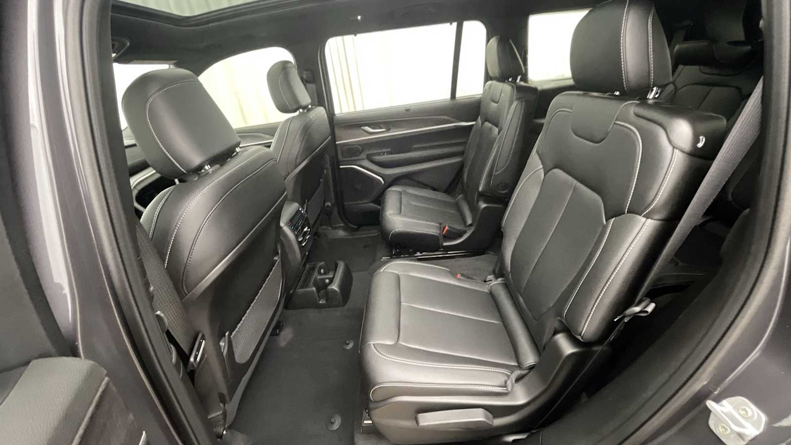 Thumbnail: 2025 Jeep Grand Cherokee - 10