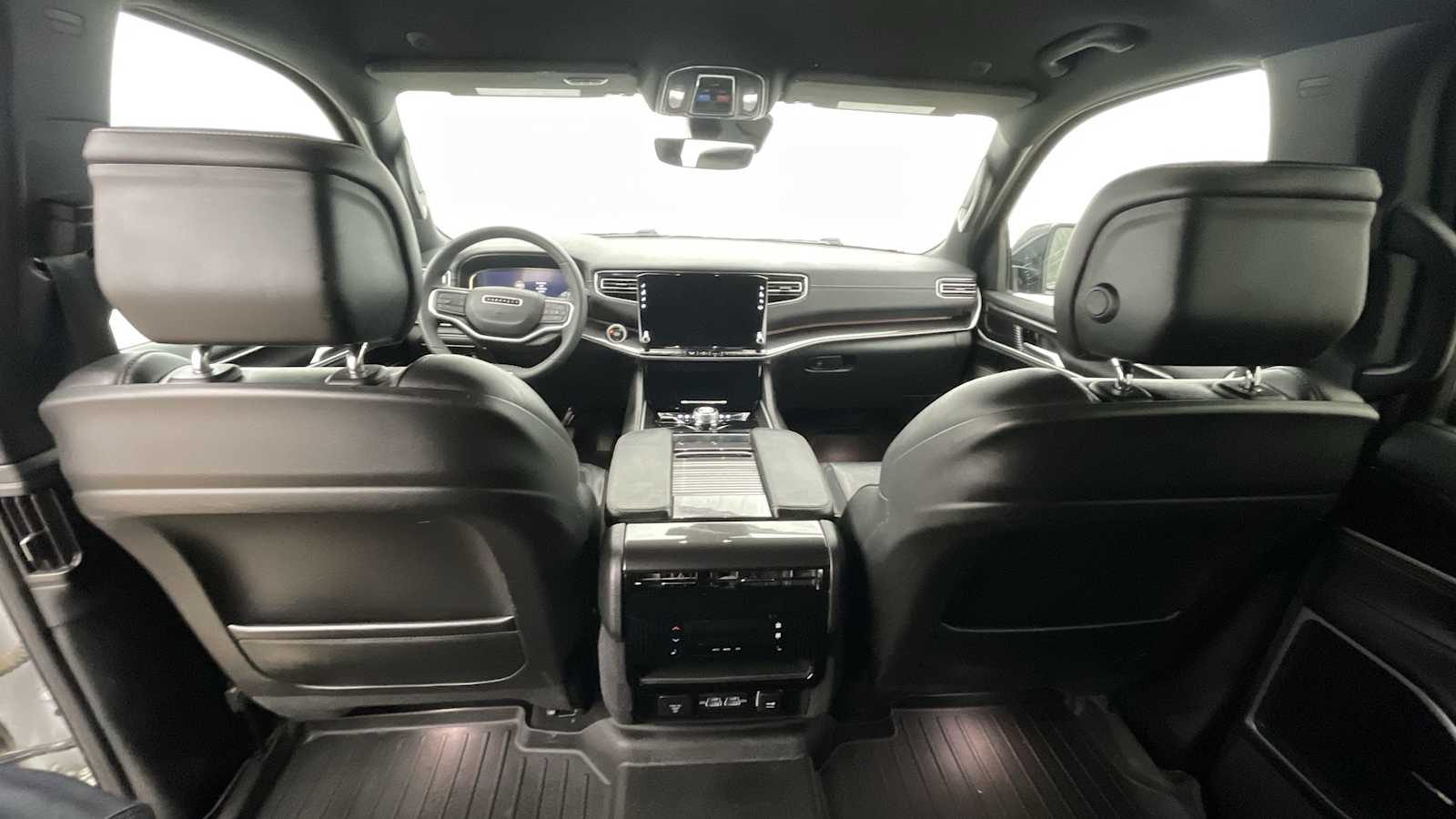 Thumbnail: 2023 Jeep Wagoneer - 8