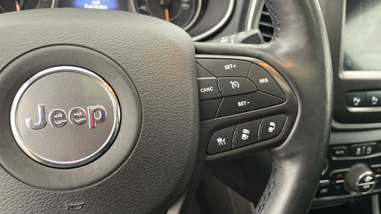 Thumbnail: 2019 Jeep Cherokee - 16