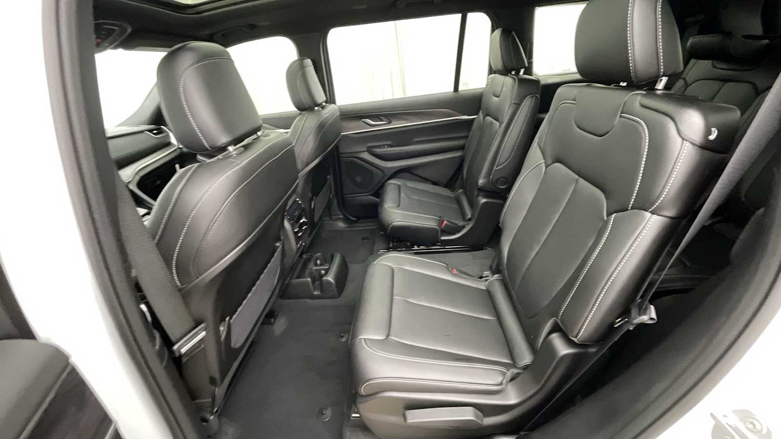 Thumbnail: 2025 Jeep Grand Cherokee - 10