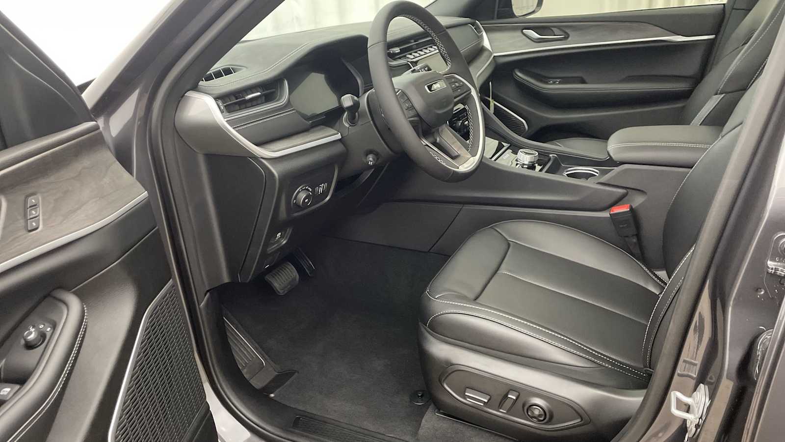 Thumbnail: 2025 Jeep Grand Cherokee - 2