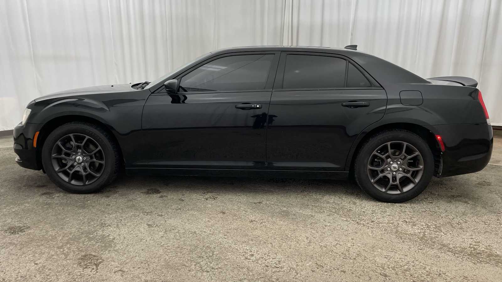 Thumbnail: 2020 Chrysler 300 - 30