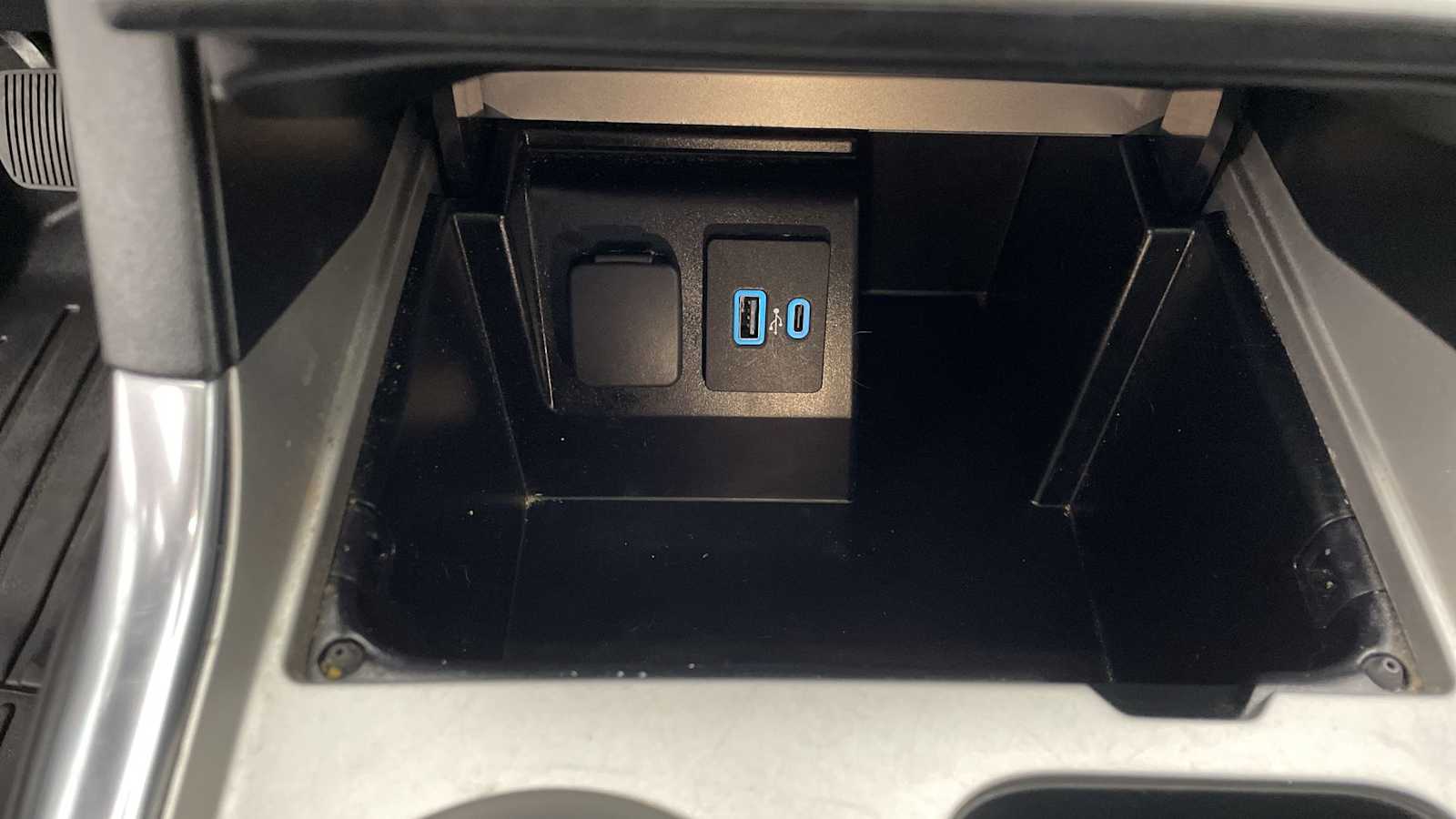 Thumbnail: 2022 Ford Explorer - 22