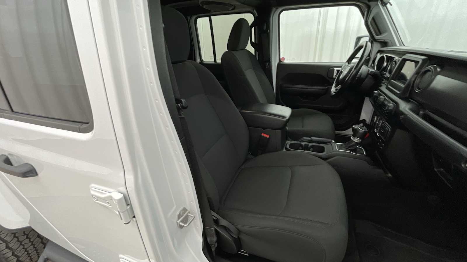 Thumbnail: 2023 Jeep Gladiator - 11