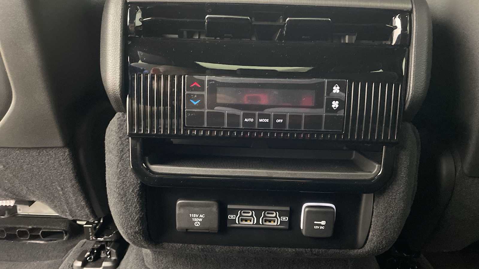 Thumbnail: 2025 Jeep Wagoneer - 28