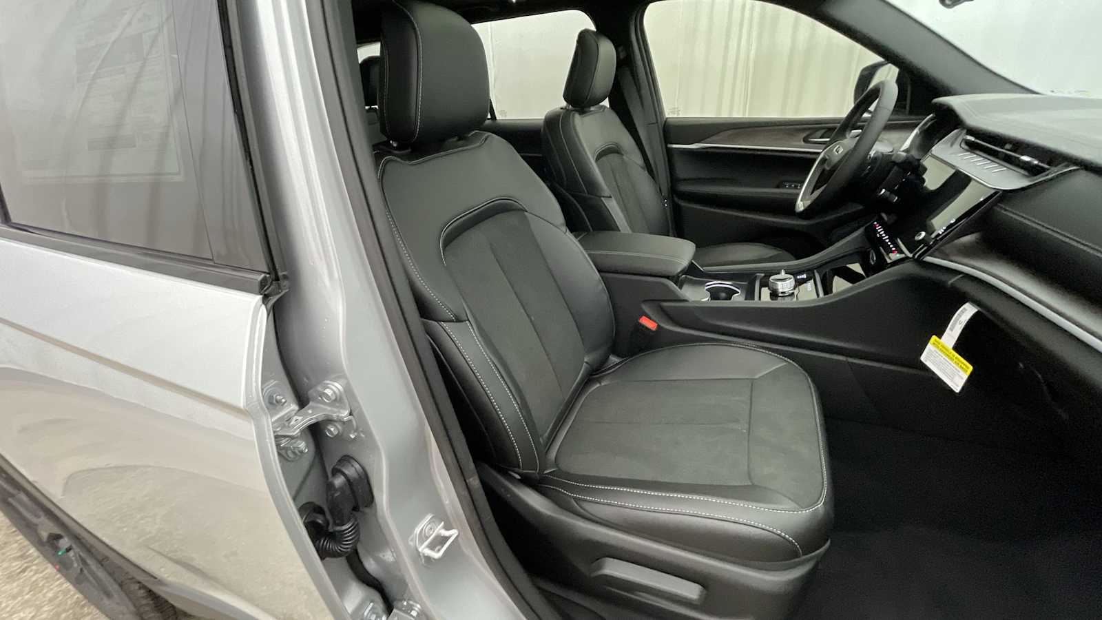 Thumbnail: 2026 Jeep Grand Cherokee - 13