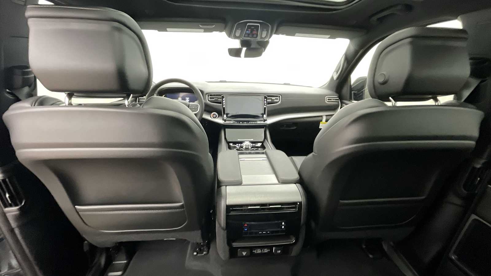 Thumbnail: 2025 Jeep Wagoneer - 8