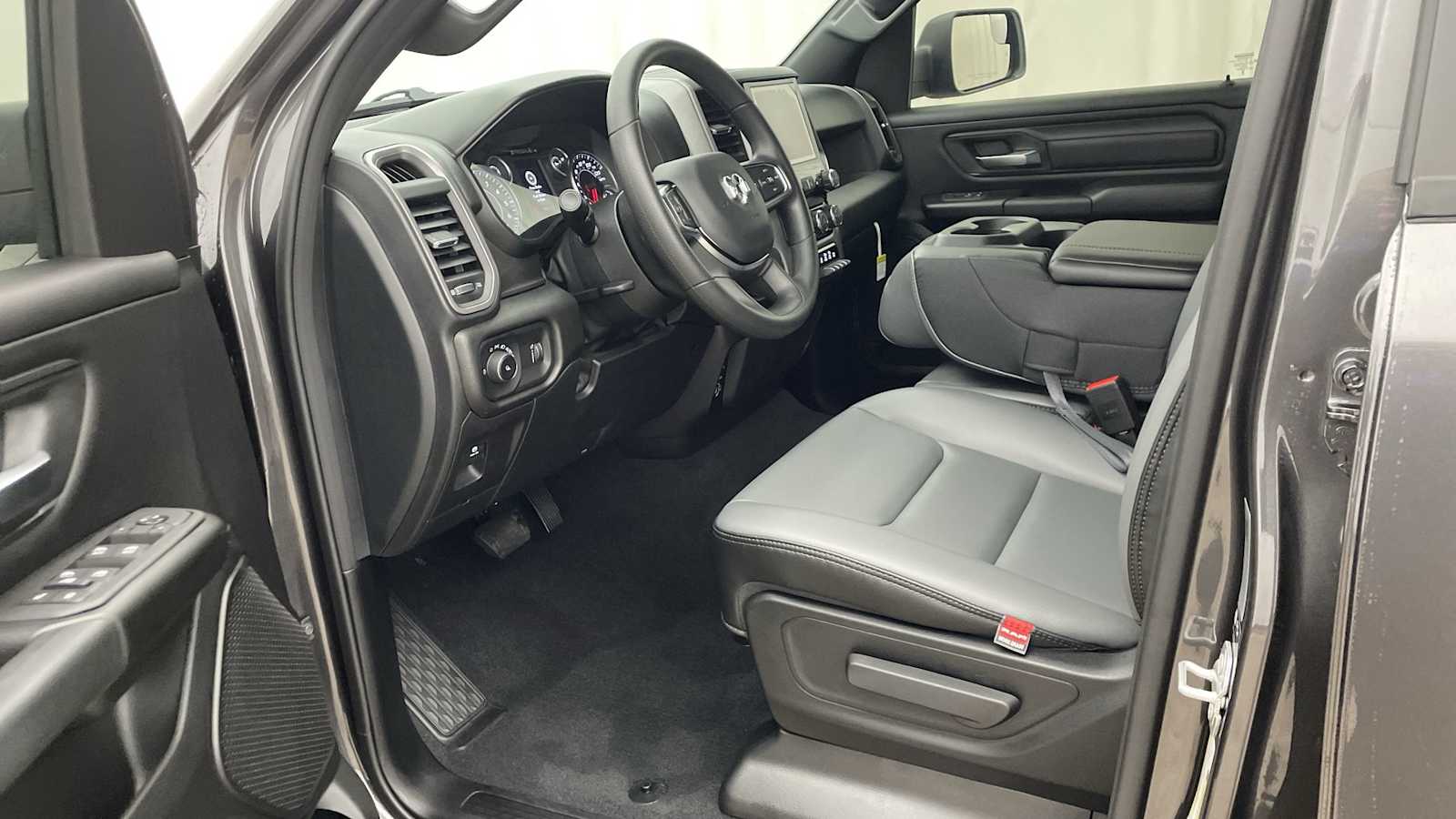 Thumbnail: 2025 RAM 1500 - 2