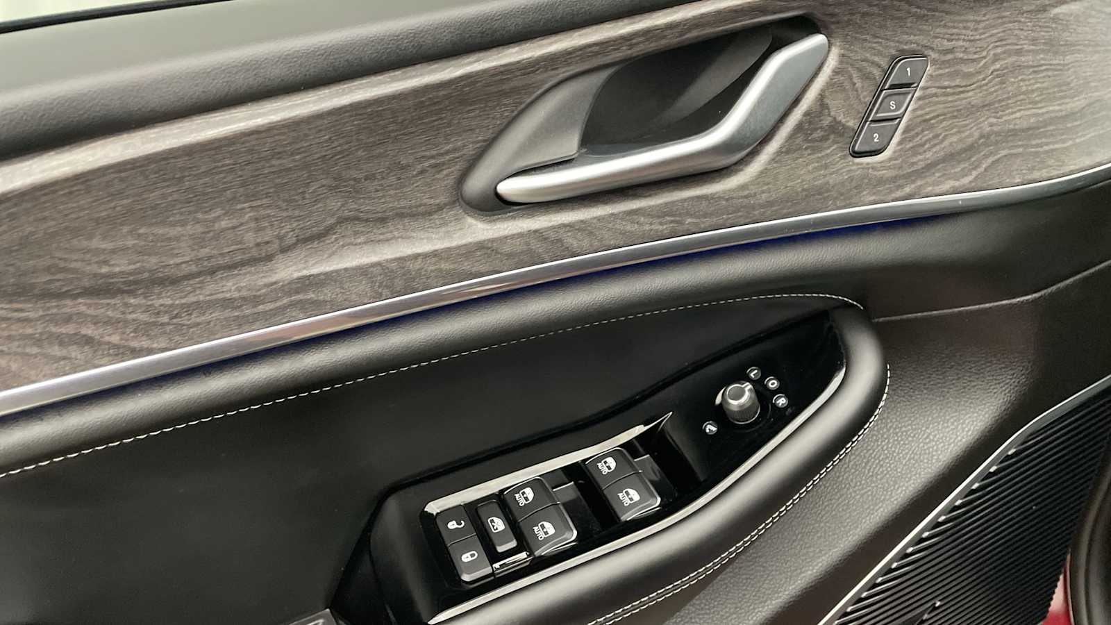 Thumbnail: 2023 Jeep Grand Cherokee - 7
