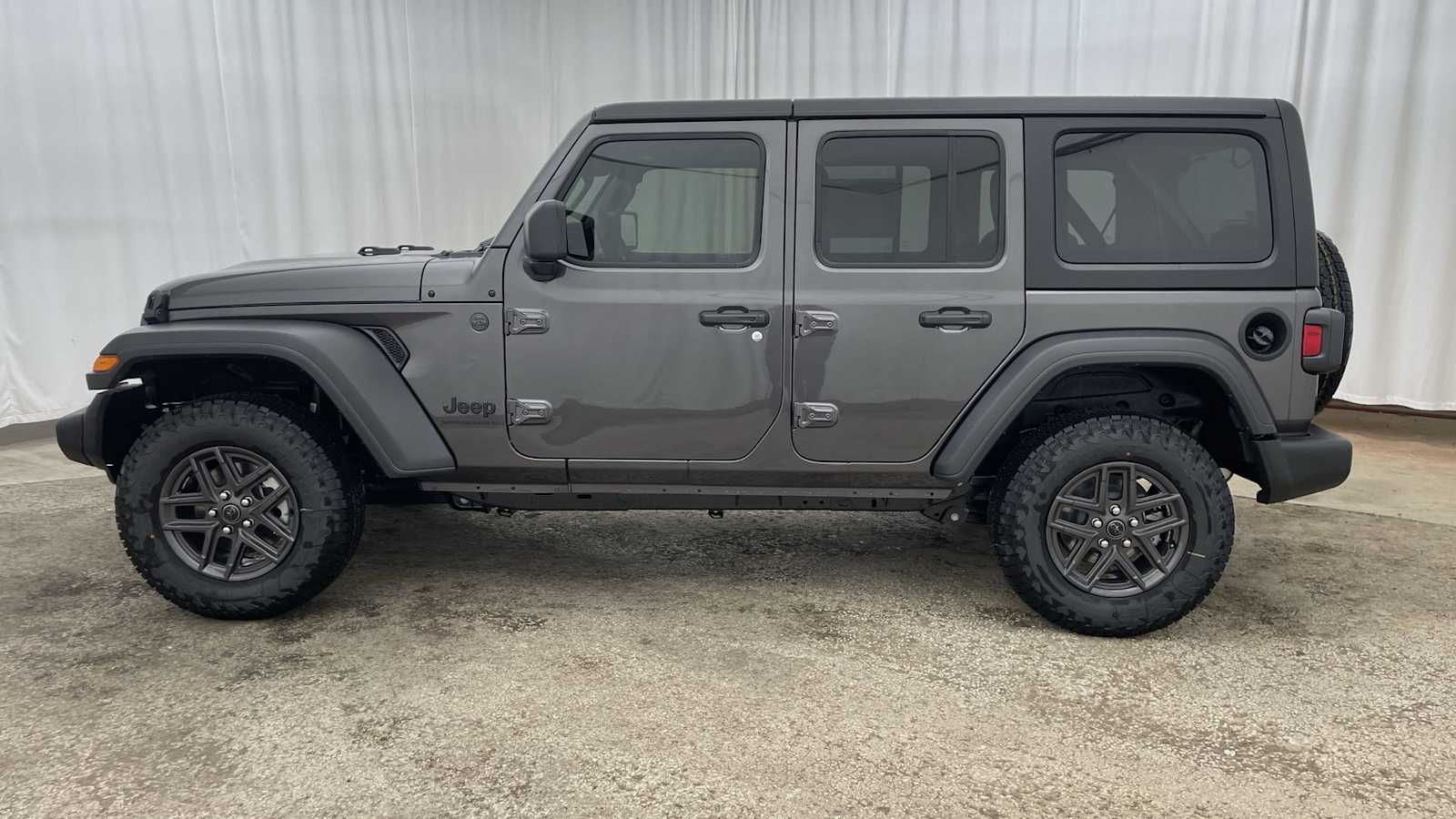 Thumbnail: 2026 Jeep Wrangler - 33